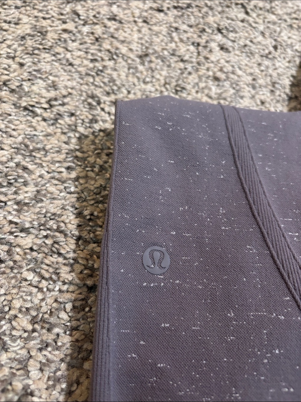 Lululemon Free To Flow Crop (17") size 8 - Picture 5 of 5